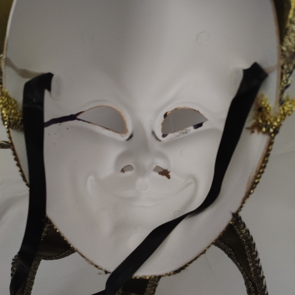 ♣️Elegant Venetian Jester Mask with Purple and Gold Accents - Picture 10 of 11